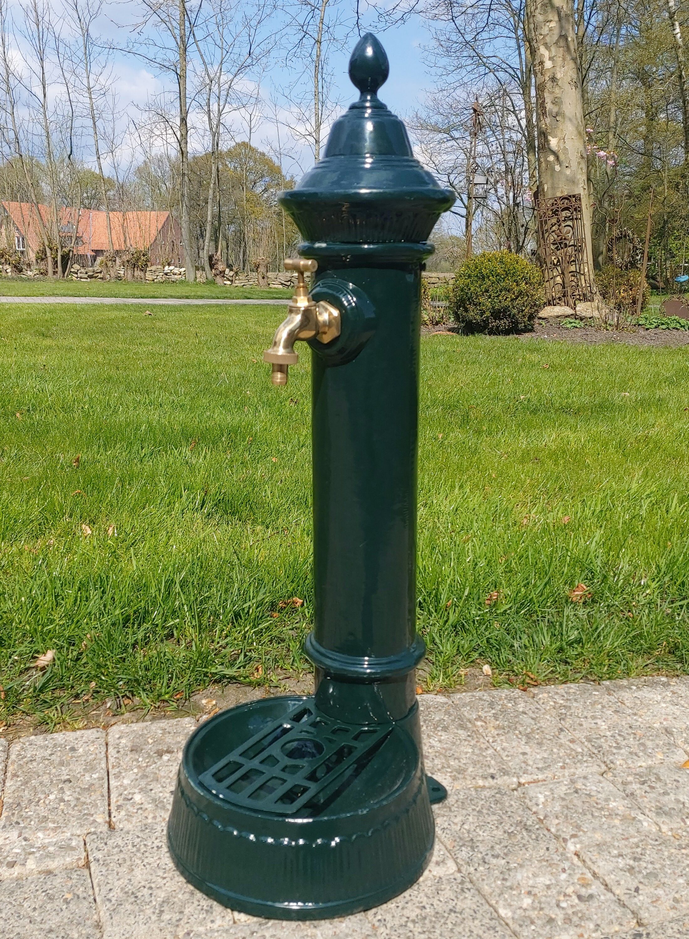 20210502_093608 Wassersäule , Wasserstelle , Wasserhahn , Gartenbrunnen,Brunnen Grün